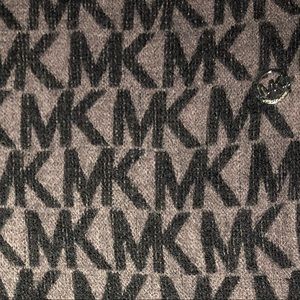 MK infinity scarf